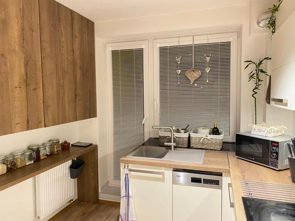 Apartman Slnecna Terasa S Vlastnym Parkovanim Na 2 Auta Apartment Zilina Exterior photo