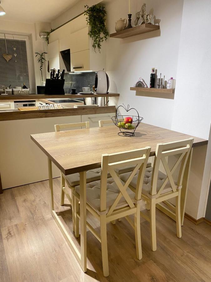 Apartman Slnecna Terasa S Vlastnym Parkovanim Na 2 Auta Apartment Zilina Exterior photo